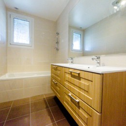 installation-salle-de-bain-moderne-contemporaine